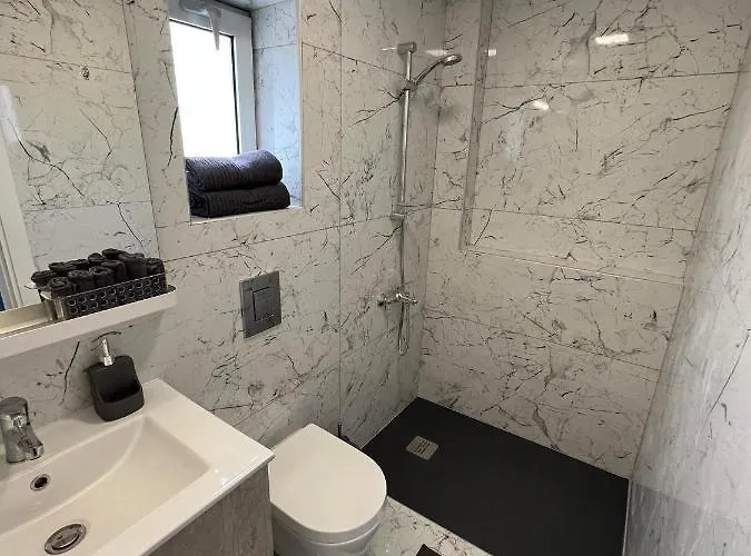 Amalia Residences ニコシア