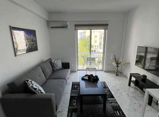 Amalia Residences * ニコシア